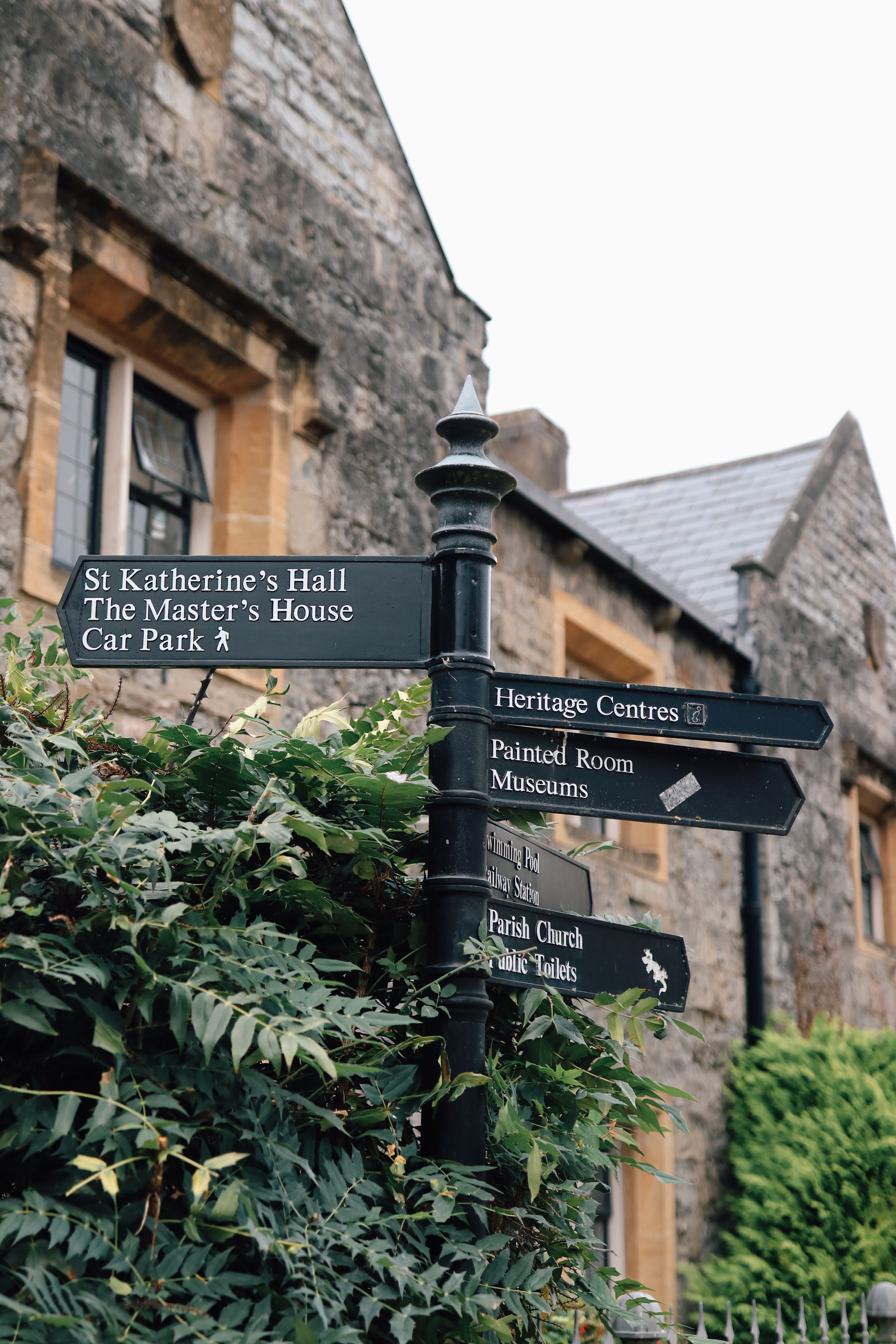 Ledbury sign pointing to Heritage Centre and other attractions