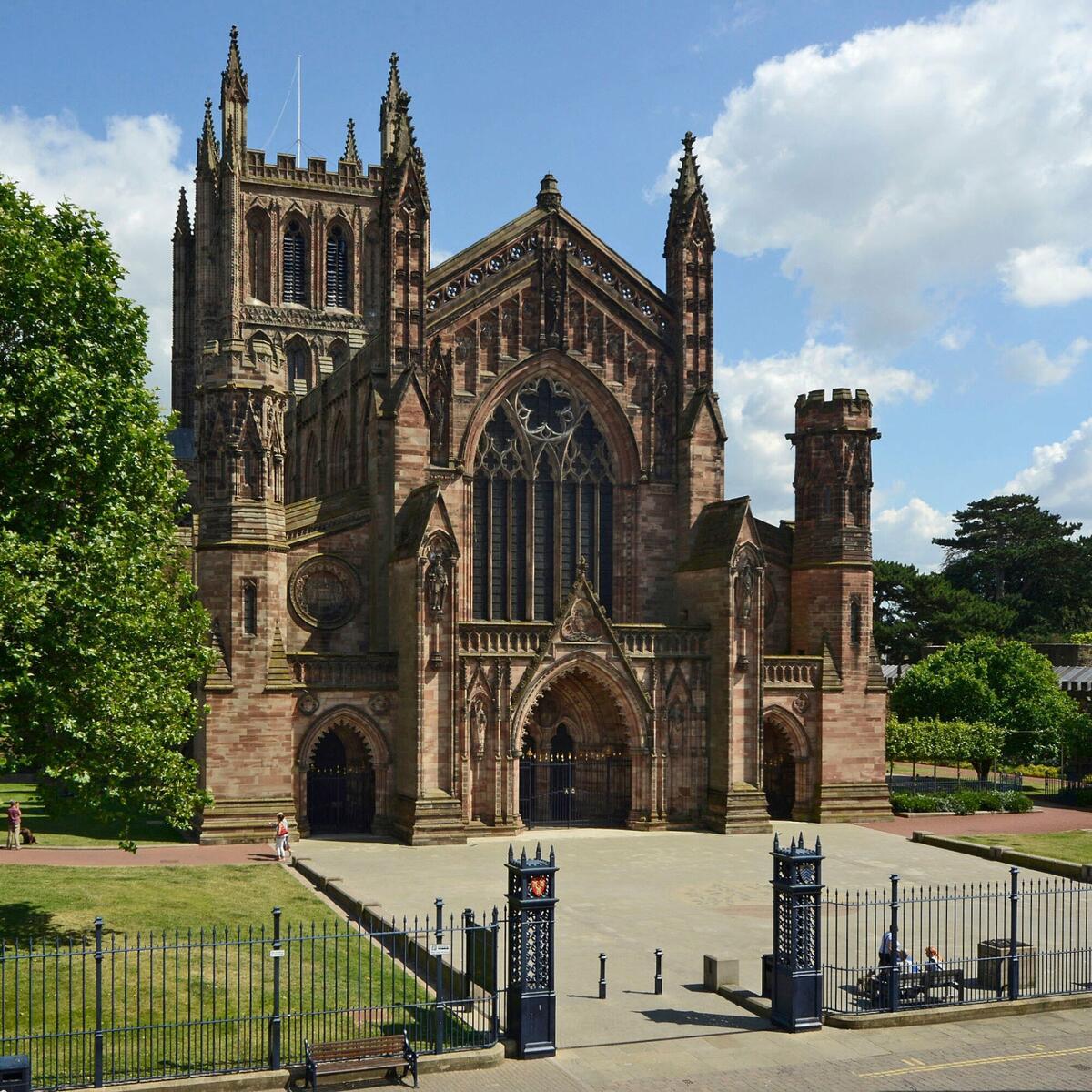 tours of hereford cathedral