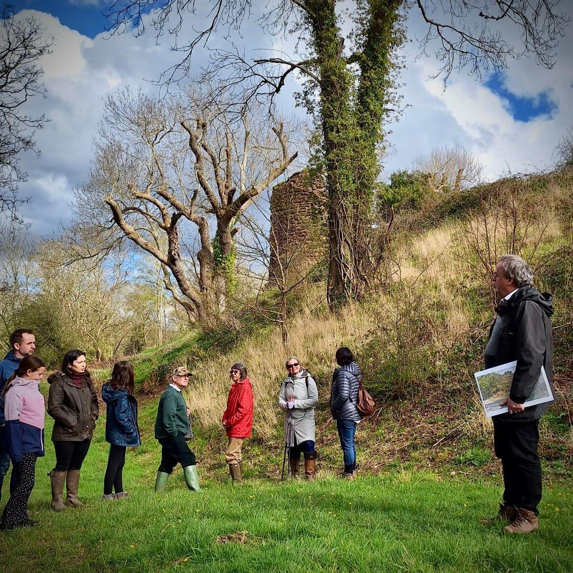 A group on an outdoor tour at Snodhill Catsle