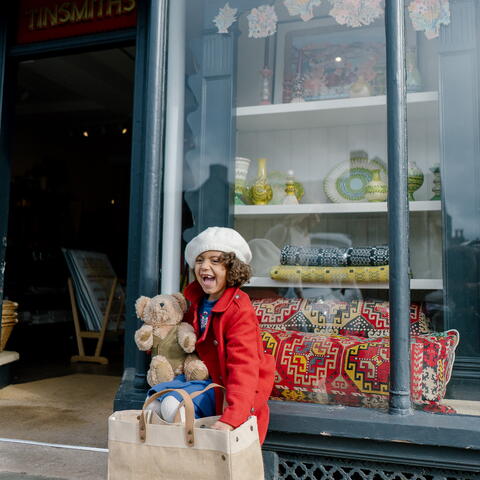 girl with shopping bag